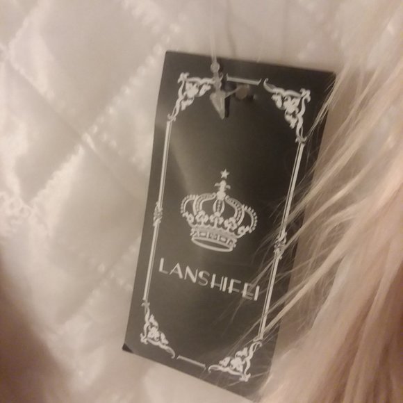 Soft faux fur light pink jacket. Tag says XXL but fits size large. Runs small - Picture 2 of 4